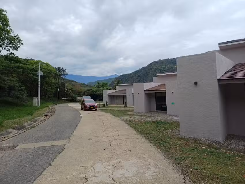 Centro Vacacional Apulo, Polic&iacute;a Nacional