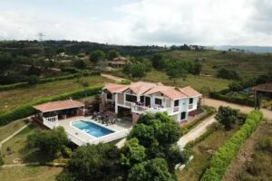 Condominio Hostal Casarroca Monterrey | Fincas en Alquiler Bucaramanga