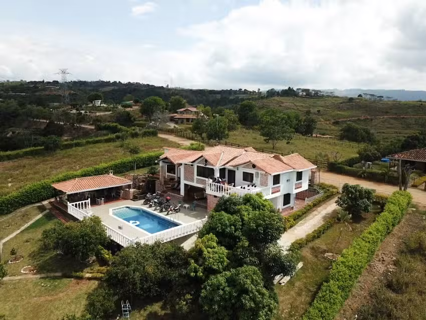 Condominio Hostal Casarroca Monterrey | Fincas en Alquiler Bucaramanga