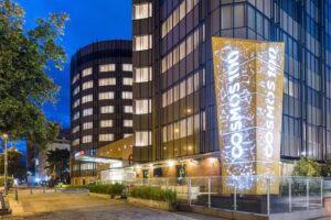 COSMOS 100 Hotel + Centro de Convenciones