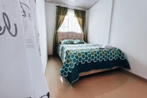 D habitaci&oacute;n con ba&ntilde;o privado