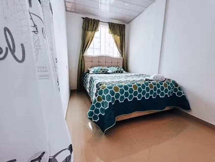 D habitaci&oacute;n con ba&ntilde;o privado