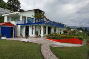 Detras del restaurante el mexicano