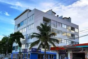 Edificio Playa del Sol Cove&ntilde;as Apto 501