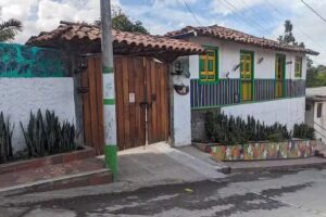 El Aguacate Casa Finca Cafetera