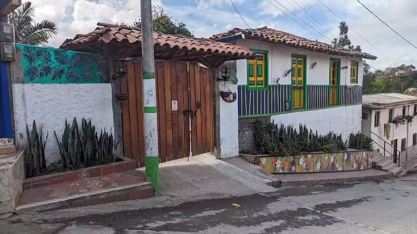 El Aguacate Casa Finca Cafetera