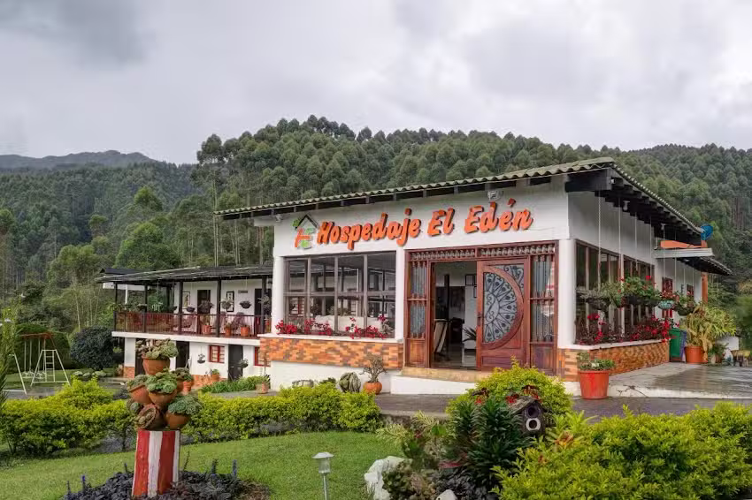 EL ED&Eacute;N HOTEL Y RESTAURANTE