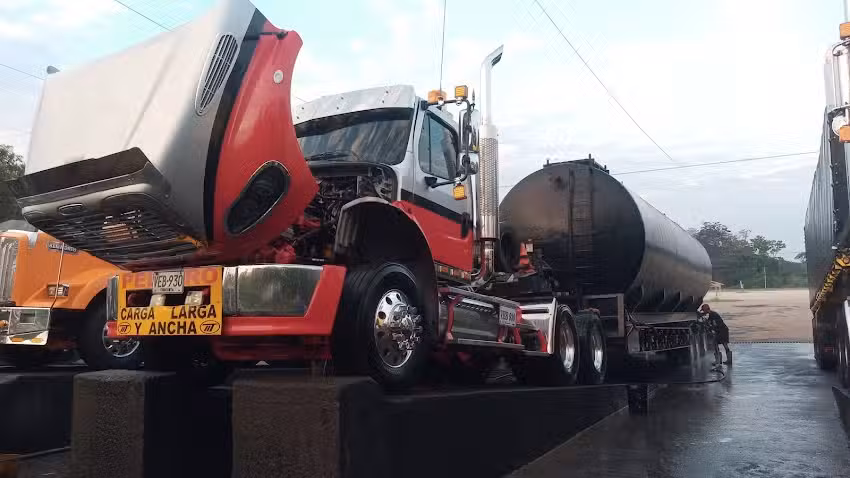 Estaci&oacute;n de servicio Rafael