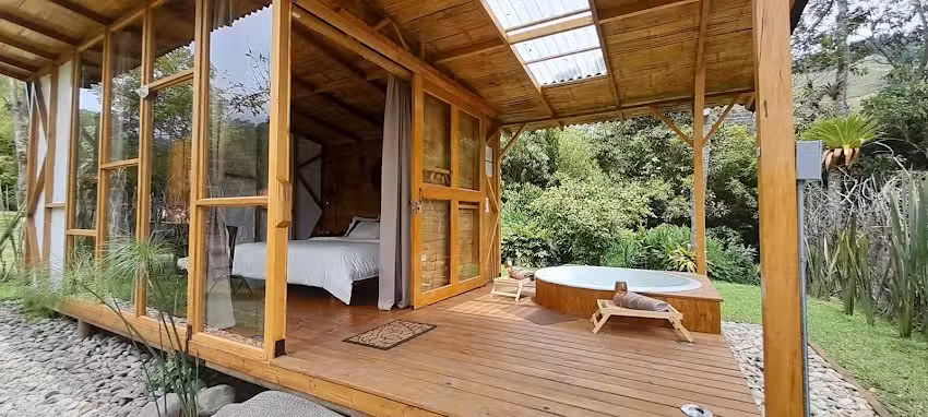 Exclusivo Cocora Ecolodge Hotel Glamping Caba&ntilde;a con jacuzzi &ndash; tina hidromasaje