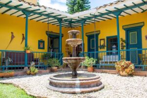 FINCA COCUYAL Hospedaje t&iacute;pico paisa.