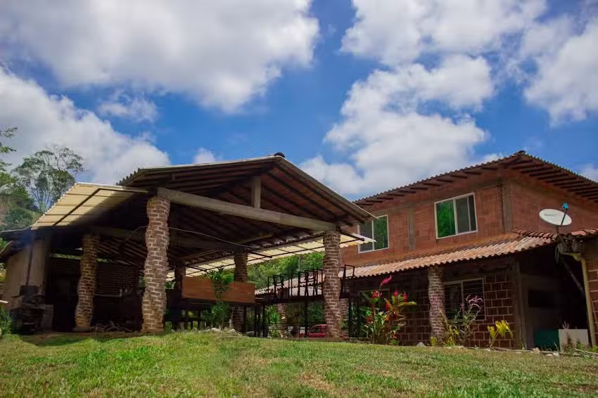 FINCA LA MONARCA &ldquo;raices en la tierra; sue&ntilde;os en el cielo&rdquo;