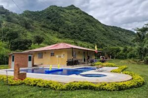 Finca piscina las palmas