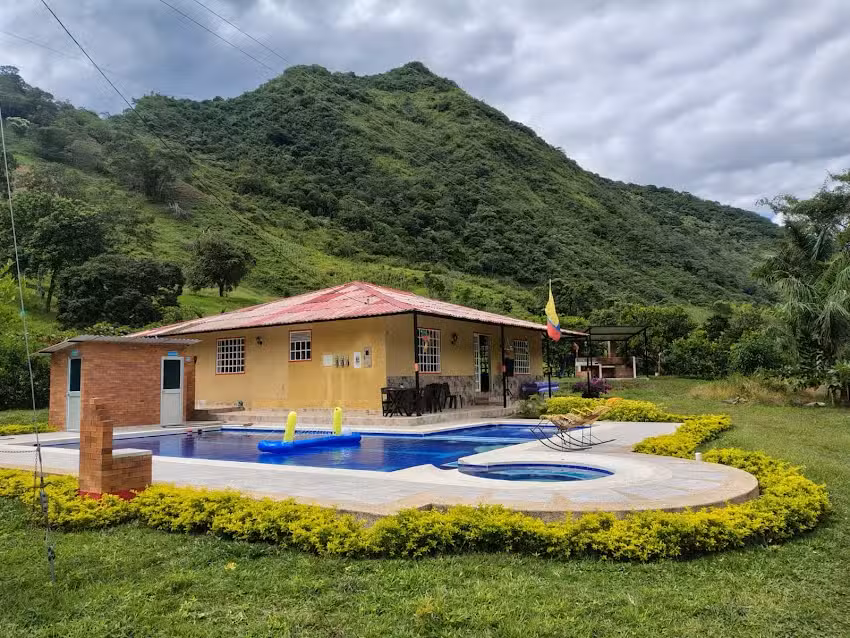 Finca piscina las palmas