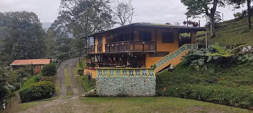 Finca y caba&ntilde;a El Arrullo de la Ayur&aacute;