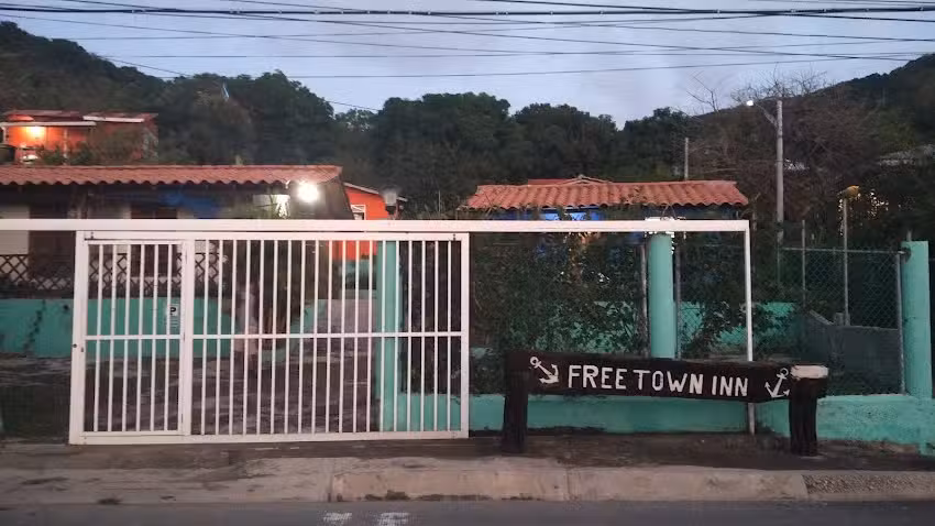 Free Town Inn