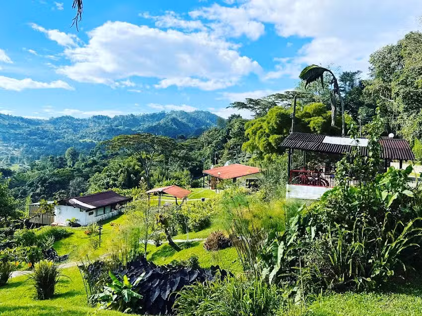 Glamping y Caba&ntilde;as Los Arreboles Hostel