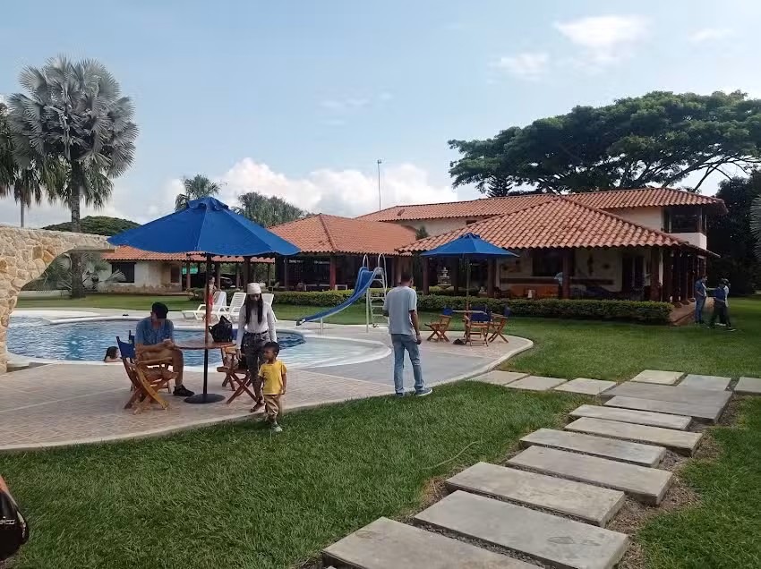 Hacienda tres milagros