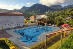 Hospedaje en Jard&iacute;n con Piscina