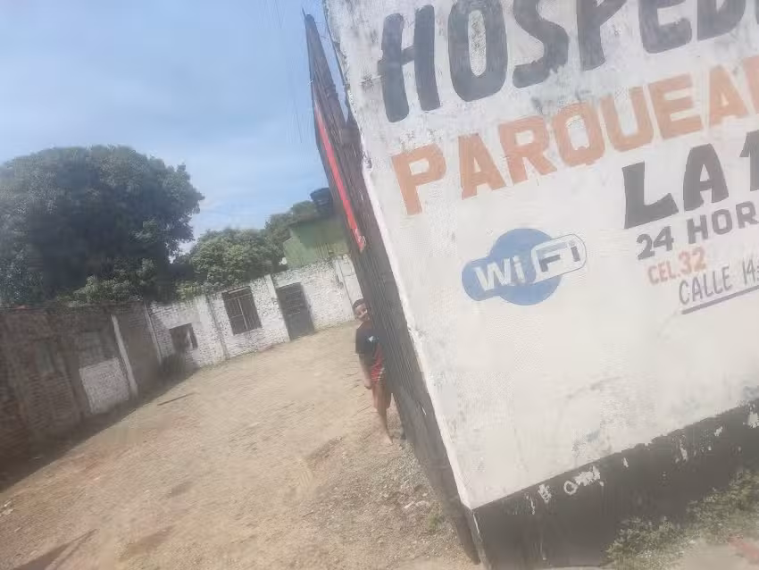 Hospedaje y parqueadero la 14