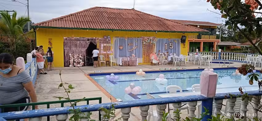 Hospedaje y Piscina Las Orquideas