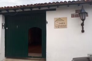 Hospeder&iacute;a La Cajita