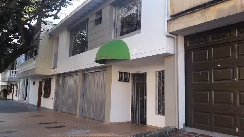 Hostal Medell&iacute;n Cattleya