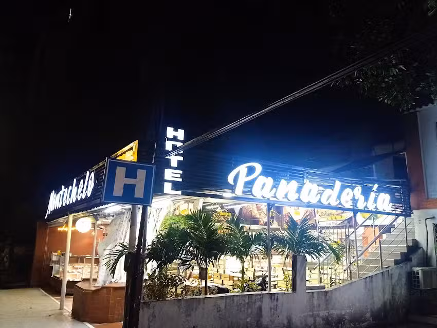 HOSTAL MONTECHELO