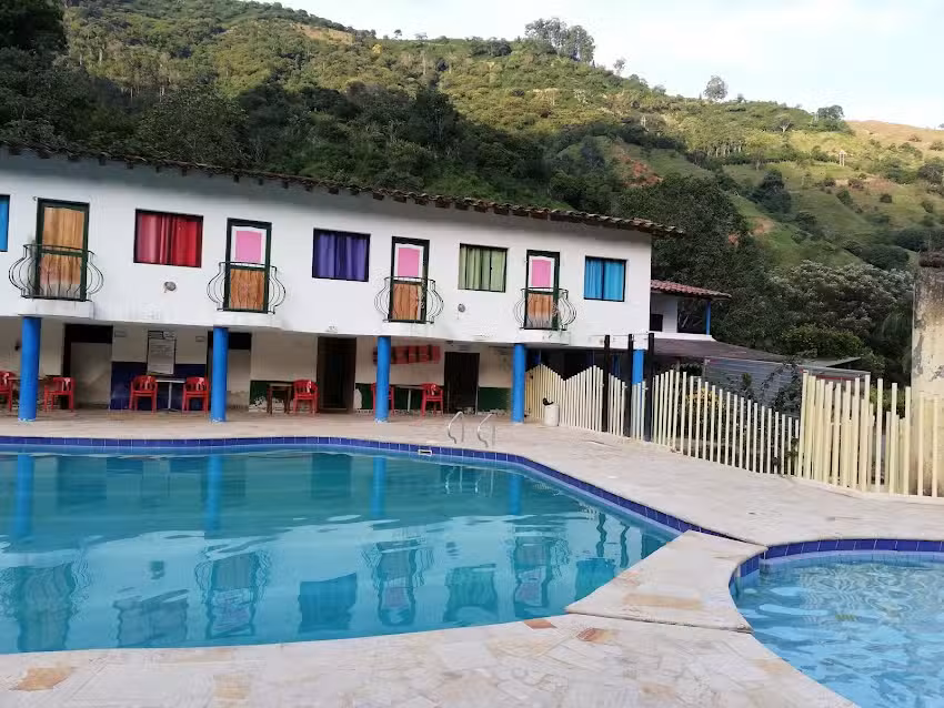 Hosteria Las Playitas