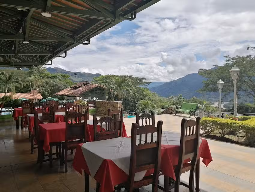 Hoster&iacute;a Los Farallones Comfenalco