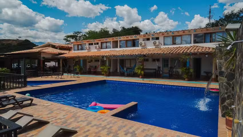 Hotel bosque blue &ndash; San Jer&oacute;nimo &ndash; D&iacute;a de Sol