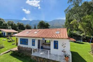 HOTEL & CABA&Ntilde;AS CASHILUNA