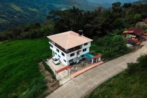 Hotel & Cabañas Estancia la cascada