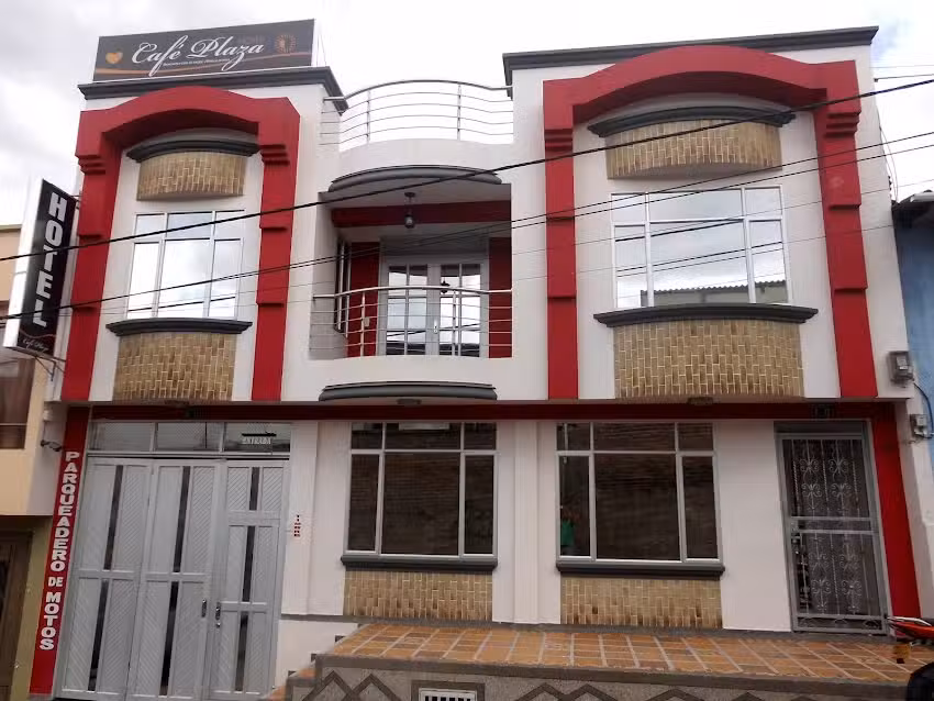 Hotel Caf&eacute; Plaza