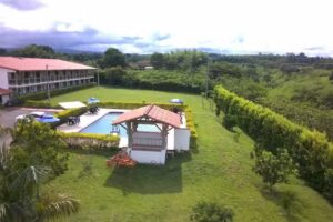 Hotel caf&eacute; tropical