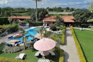 Hotel campestre cerritos plaza.