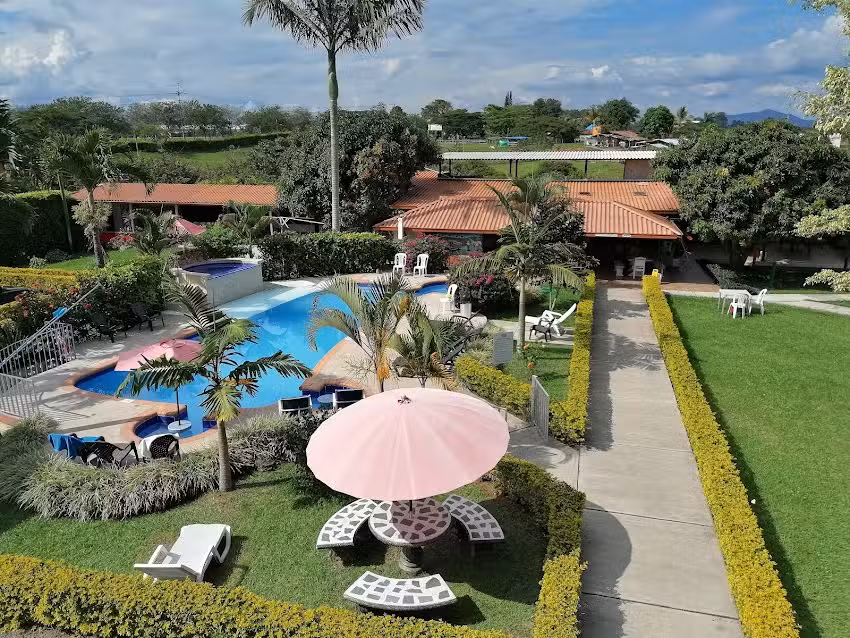 Hotel campestre cerritos plaza.