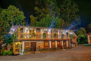HOTEL CAMPESTRE LAGOS DE VENECIA-CHALET-GLAMPING-CAMPING-OVERLANDING