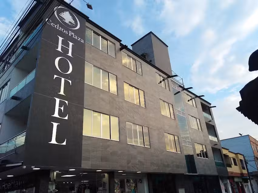 Hotel Cedros Plaza
