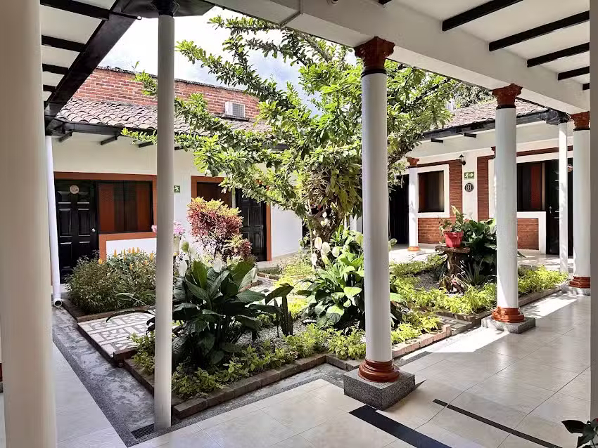 HOTEL CEIBA REAL