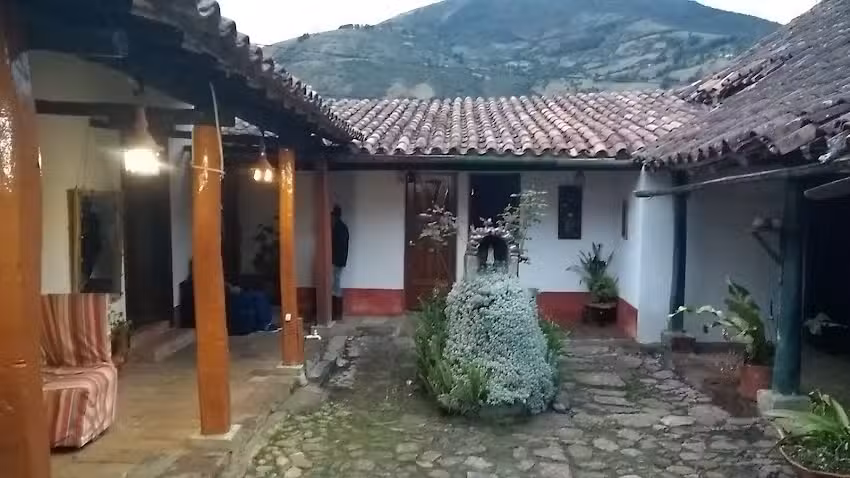 Hotel colonial y restaurante brisas del lago