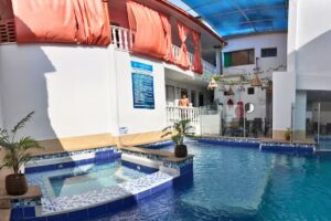 Hotel en Mesitas | Gran Hotel Los &Aacute;ngeles | Piscina y Jacuzzi | Plan rom&aacute;ntico