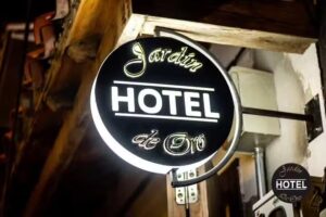 Hotel jard&iacute;n de oro