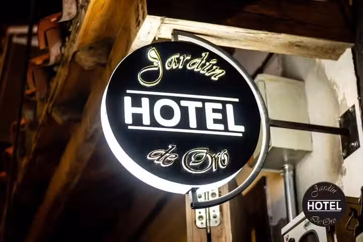 Hotel jard&iacute;n de oro