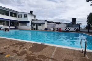 Hotel Manantial- piscina