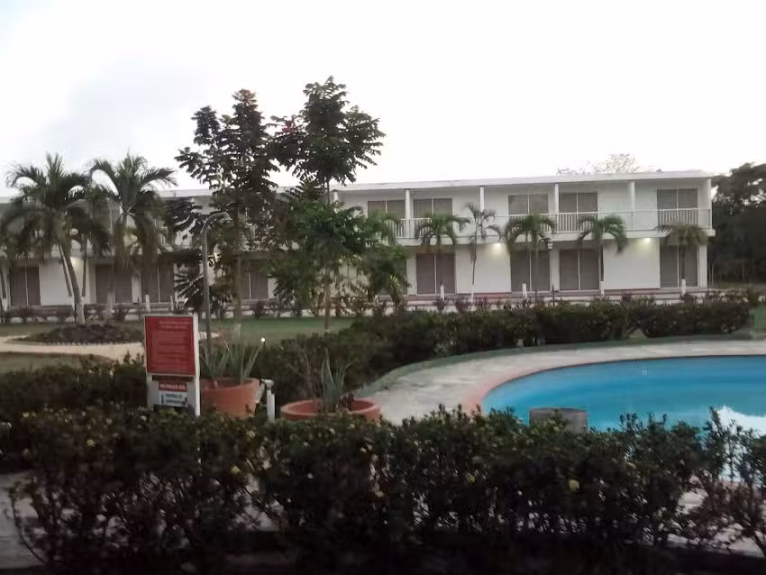 Hotel Parador Tropical