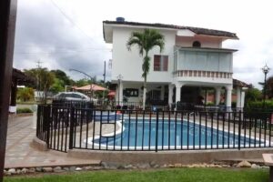 Hotel Piscina La Baranda