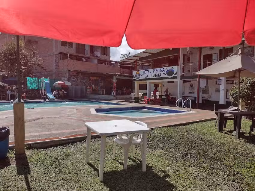 Hotel Piscina La Juanita