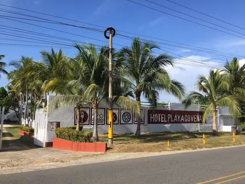 Hotel Playa Cove&ntilde;as