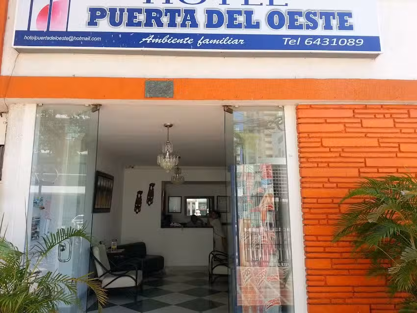 Hotel Puerta del Oeste