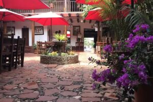 Hotel, Restaurante Y Bar La Cueva De Leo